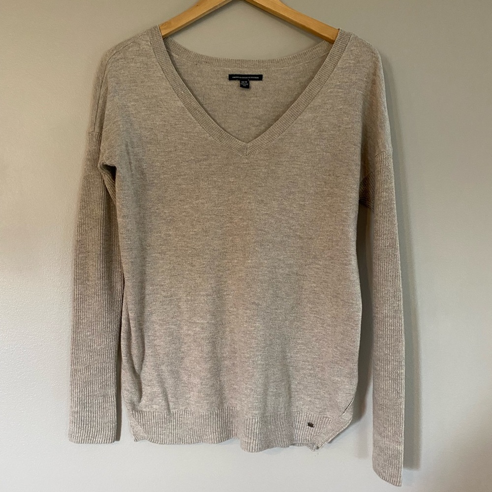American Eagle V Neck Sweater Size XS - Taupe